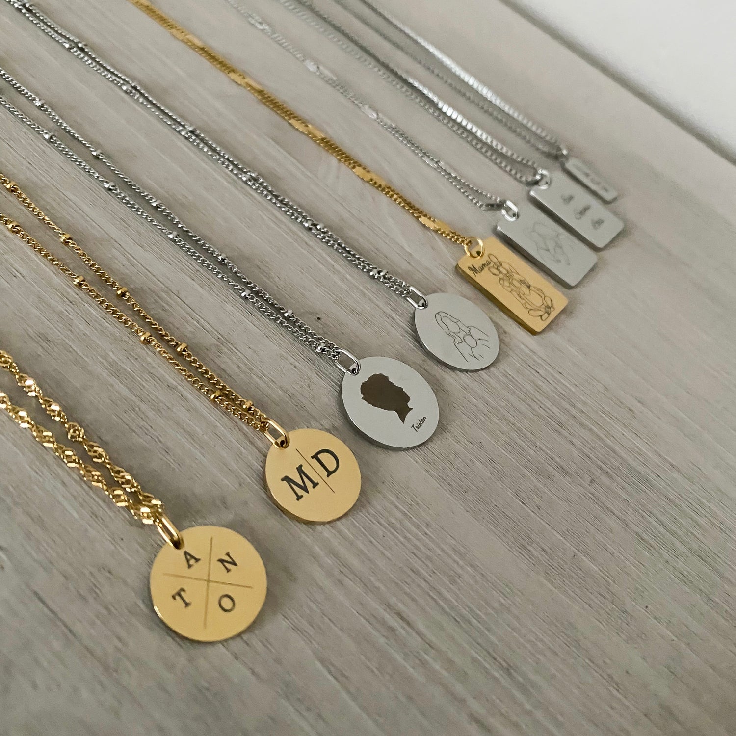 GEGRAVEERDE COLLECTIE