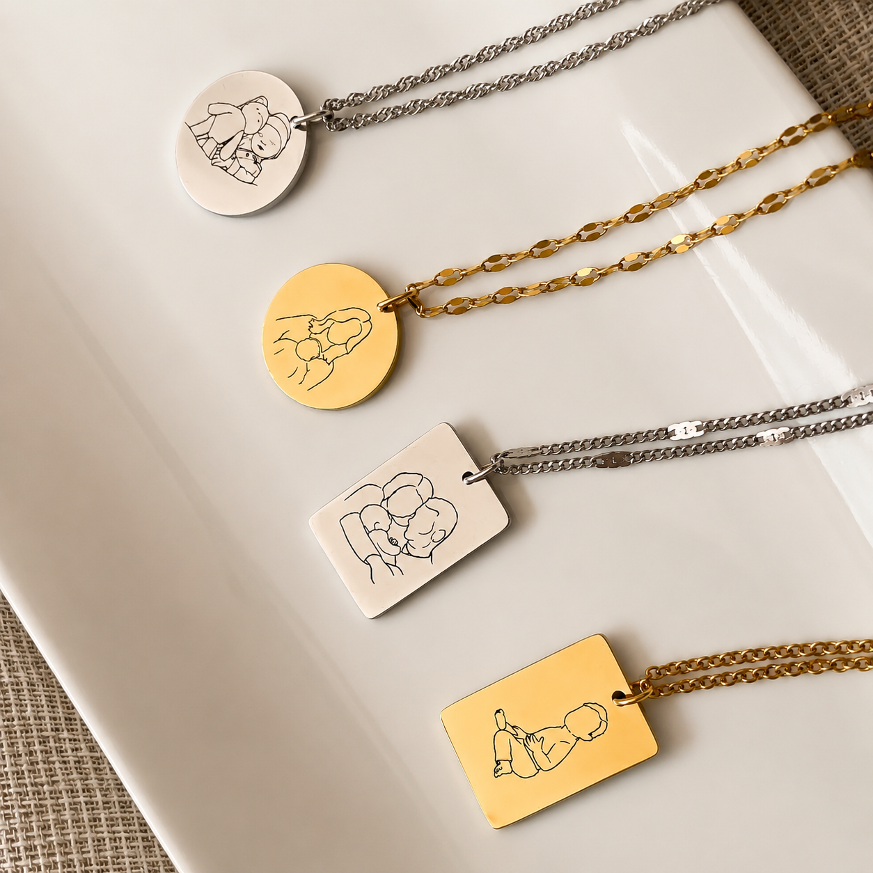 Gegraveerde Lijntekening ketting - i.s.m. Liesanne