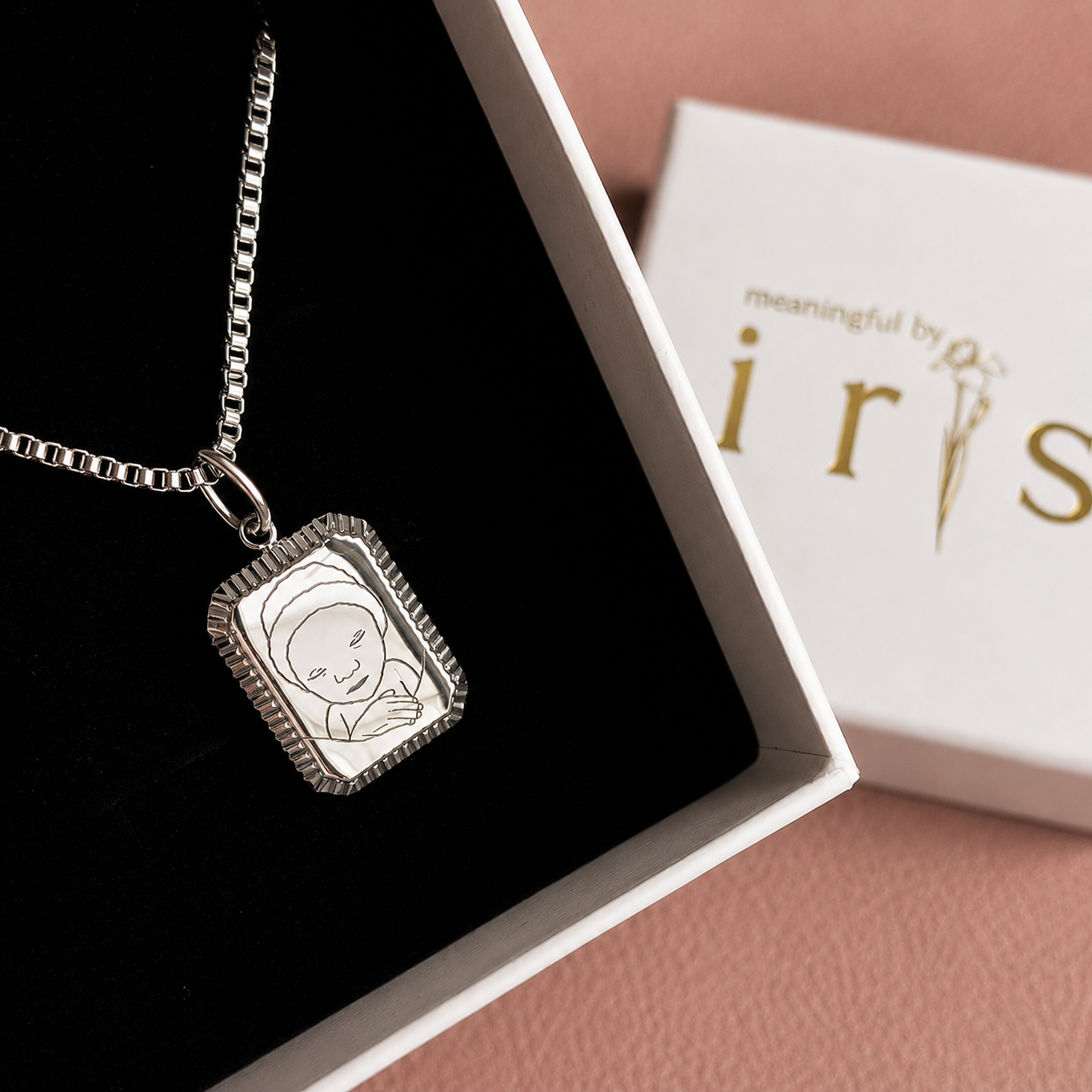 Gegraveerde Lijntekening ketting - i.s.m. Liesanne