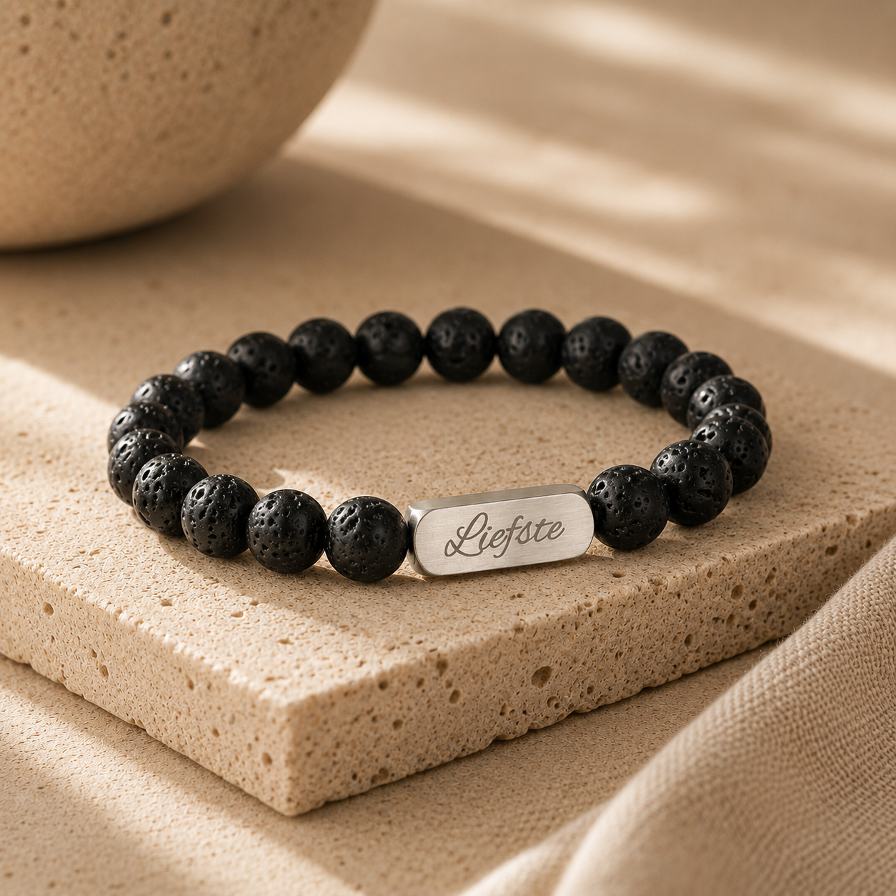 Man - Gegraveerde natuurstenen armband