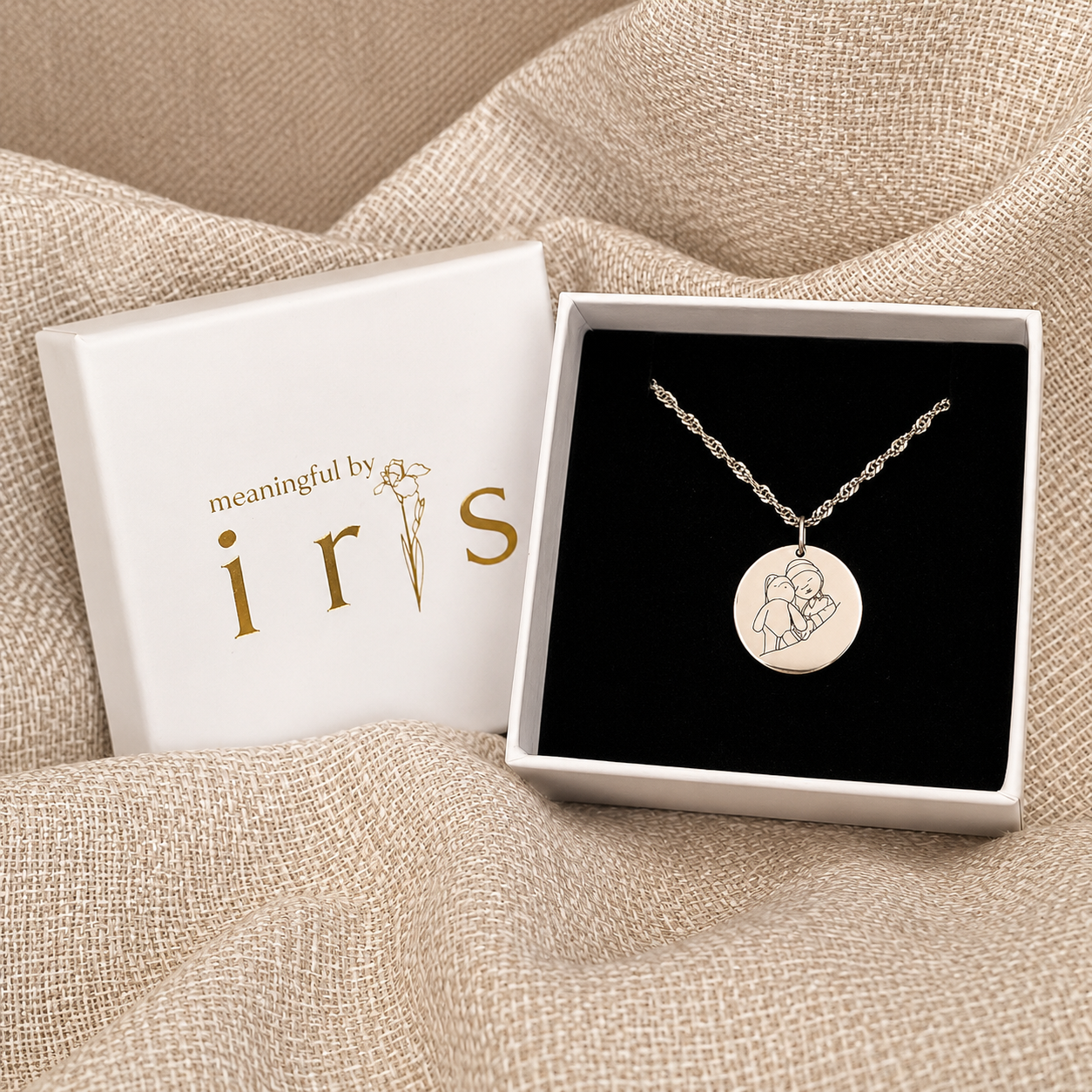 Gegraveerde Lijntekening ketting - i.s.m. Liesanne